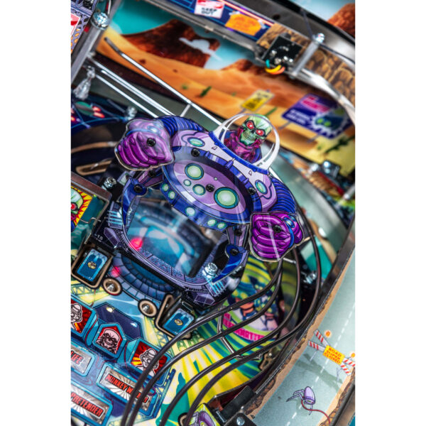 FooFighters-Pro-Details-Strobe-03-scaled-1.jpg Foo Fighters Pro Pinball Machine by Stern