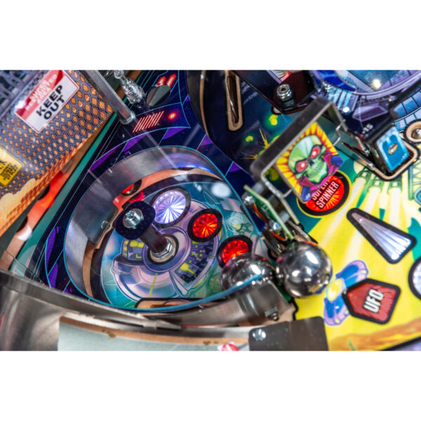 FooFighters-Pro-Details-Strobe-04-scaled-1.jpg Foo Fighters Pro Pinball Machine by Stern